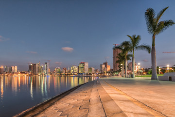 Luanda's waterfront  - obrazy, fototapety, plakaty