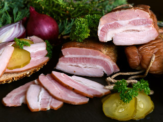 Smoked bacon with cucumber, onion, hebs and juniper