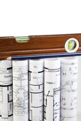 Fototapeta premium Baupläne mit Wasserwaage
