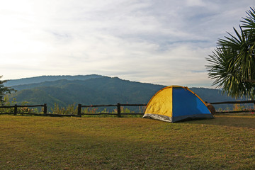 Fototapeta na wymiar camping tent on the moutain