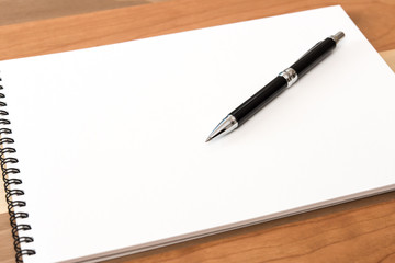 スケッチブックとペン