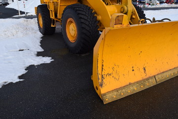 待機中の除雪車