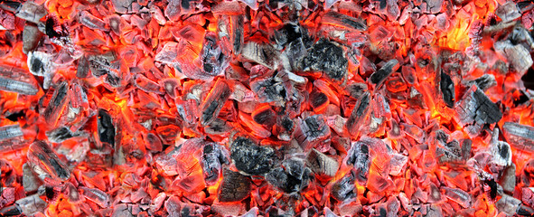 Glühende grillkohle