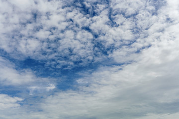 Obraz premium Clouds and Blue Sky in sunny day for Background