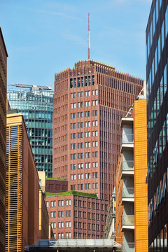 Blick durch die Schellingstra&szlig;e auf die Geb&auml;ude des Potsdamer Platzes in Berlin