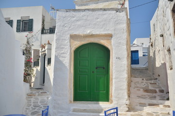 Porte verte dans les rues de Grèce