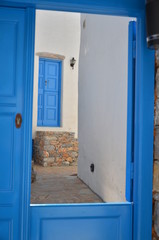 Belles Portes bleues en Grèce