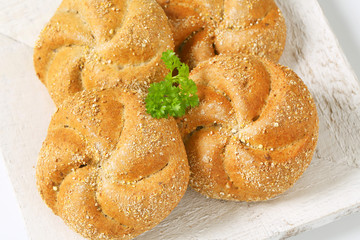 whole wheat buns