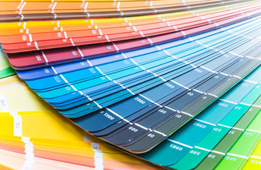 Color wheel for choosing paint tone