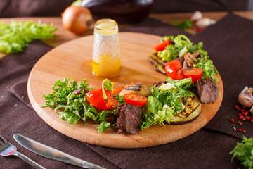 Salad leaves with sliced roast beef and sun-dried cherry tomatoes