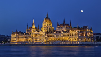 Fototapeta na wymiar Hungarian Parliament Building in Budapest, Hungary, HDR