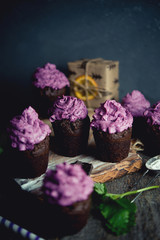Chocolate muffins with bilberry cream
