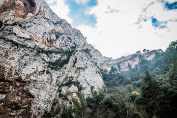 Montagnes autours du Gouffre de Fontaine-de-Vaucluse