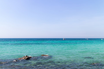 Fototapeta premium holiday in the clear sand blue sky sea,koh lan phataya.
