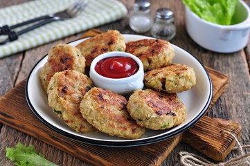Vegetarian burgers from oat flakes with parsley and fried onions.