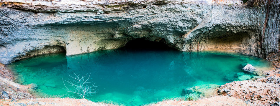 Le gouffre de La Fontaine-de-Vaucluse