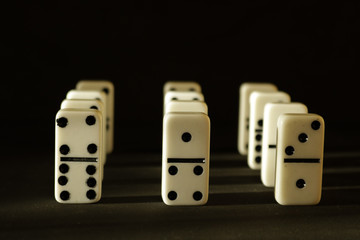 JUEGO,JUGAR,FICHAS,DOMINÓ,APOSTAR,CASINO,BLANCO,NEGRO