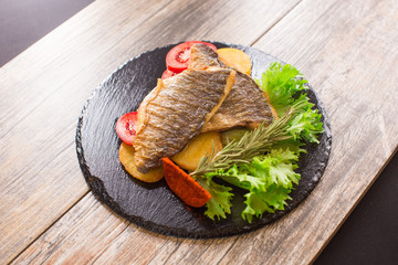 dorado fish with potatoes and tomatoes