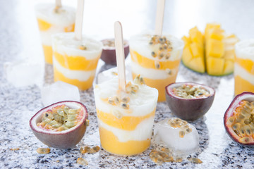Hausgemachte Eis am Stiel