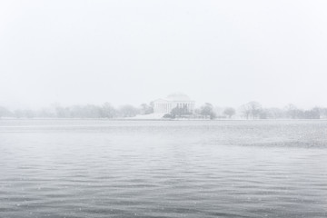 Obraz na płótnie Canvas Thomas Jefferson Memorial building exterior during winter blizza