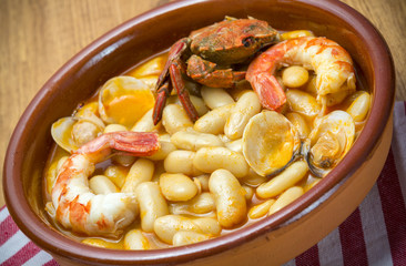 Fabada con marisco