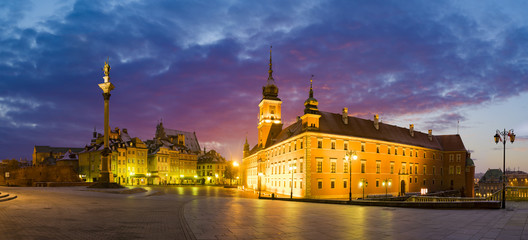 Obraz na płótnie Canvas Warsaw,Poland-November 2016:Royal Castle and Sigismund's Column