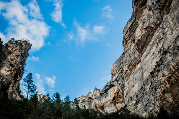 Montagnes autours du Gouffre de Fontaine-de-Vaucluse