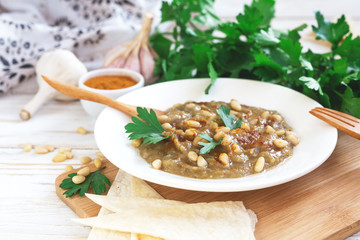 Baba ganoush - traditional arabian eggplant dip with flat bread