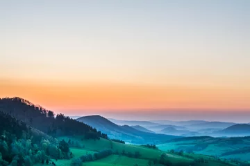 Foto op Plexiglas Heuvel Zonsondergang over de heuvels in de zomer