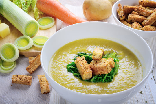 Potato savoy cabbage soup with croutons
