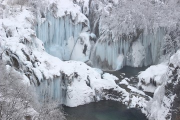 Fototapeta na wymiar Frozen waterfalls on Plitvice lakes, National park in Croatia. Winter scene. 