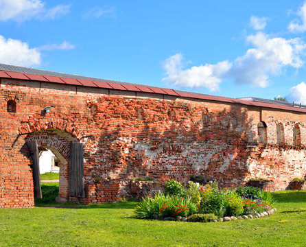 Wall of Kirillo-Belozersky monastery by day.