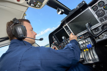 Pilot operating dashboard controls
