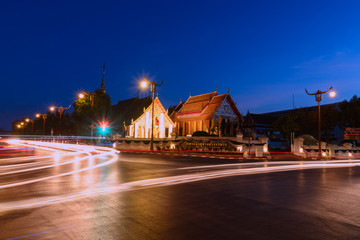 Fototapeta na wymiar Wat Phrathat Chang Kham Worawihan in twilight scene.