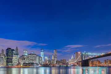 Naklejka na ściany i meble Night view of Manhattan and Brooklyn bridge