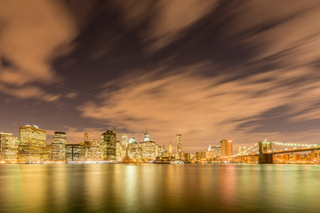 Fototapeta premium Night view of Manhattan and Brooklyn bridge