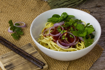 The spaghetti in a white plate on the table