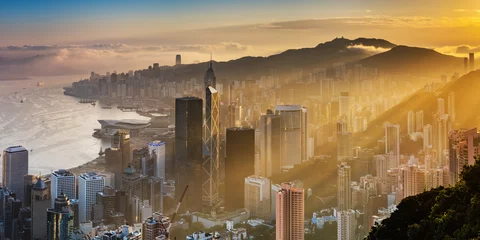 Foto op Plexiglas Sunrise view on Hong Kong Peak. A destination viewpoint to observe Victoria Harbour. © filmlandscape
