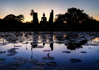 Fototapeta premium Buddha statue at sunset in Thailand