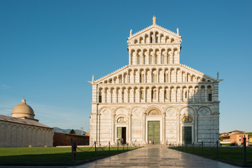 Fototapeta premium Pisa Dom und Campo Santo im Abendlicht