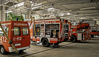 Feuerwehrfahrzeuge auf einer Feuerwache