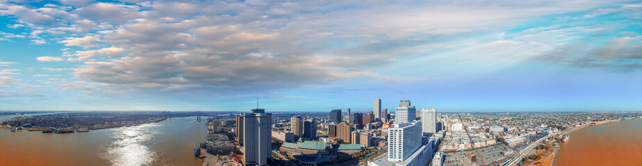 Fototapeta premium Beautiful panoramic aerial view of New Orleans at dusk