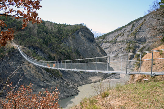 H&auml;ngebr&uuml;cke &uuml;ber den Ebron im Monteynard