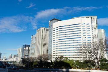 Fototapeta premium 新八ツ山橋交差点付近から見る品川駅周辺の風景