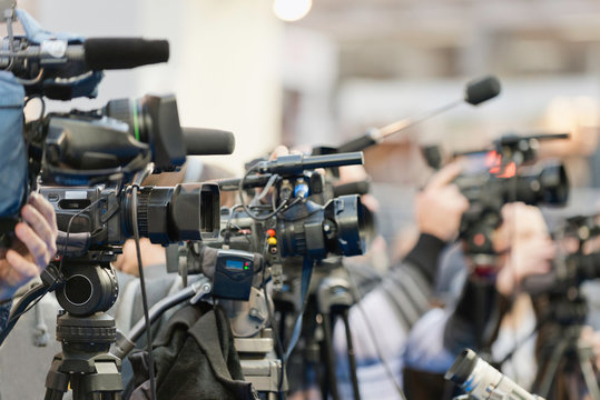 Press conference cameras