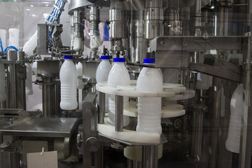 Machine for bottling milk
