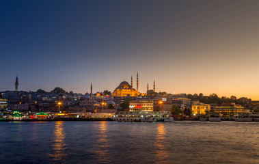 Fototapeta na wymiar Turkey, Istambul - april 2016, view from the Galata Bridge on the Sulaymaniyah mosque