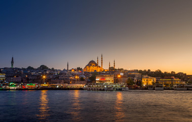 Obraz premium Turkey, Istambul - april 2016, view from the Galata Bridge on the Sulaymaniyah mosque