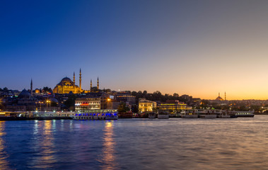 Fototapeta na wymiar Turkey, Istambul - april 2016, view from the Galata Bridge on the Sulaymaniyah mosque