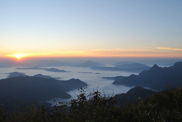 Obraz premium Sunrise i Sea Cloud Phu chi Fa Tajlandia